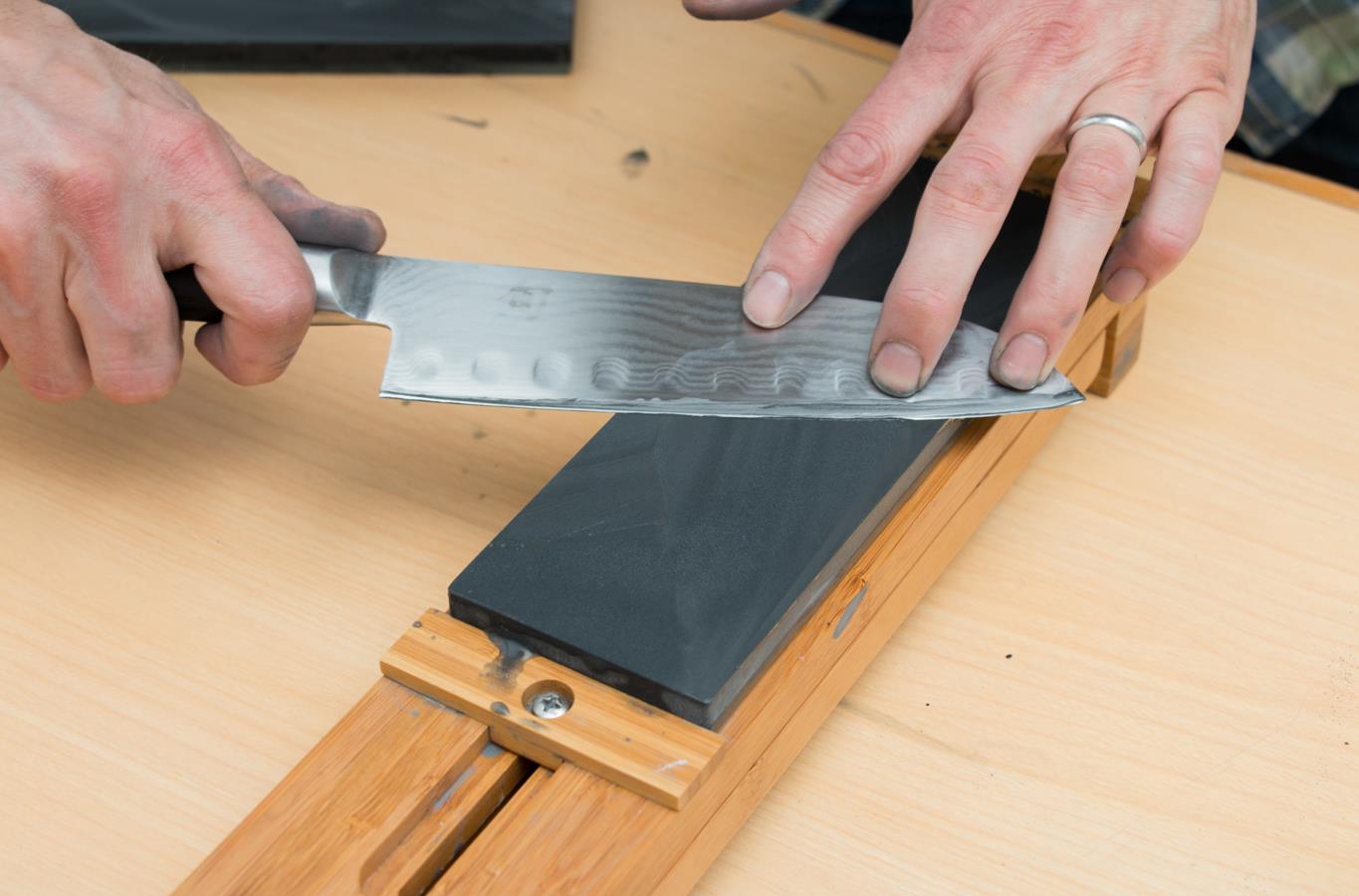 How to sharpen your knives with a whetstone