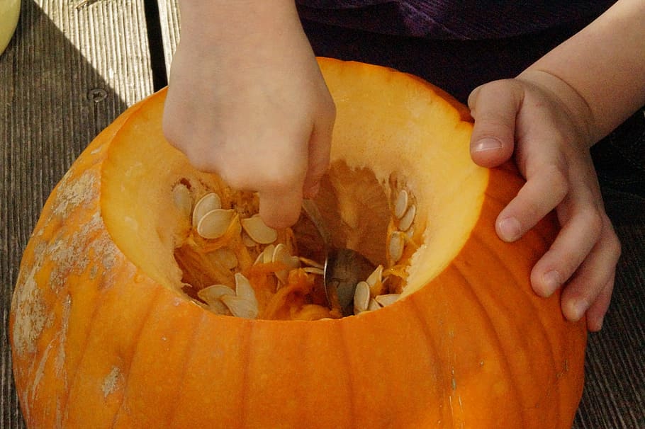 deseeding pumpkin