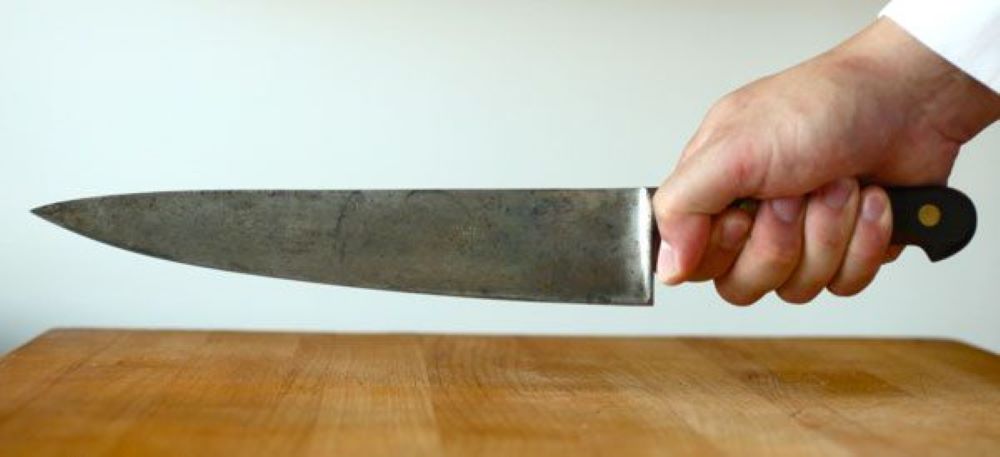 gripping knife handle