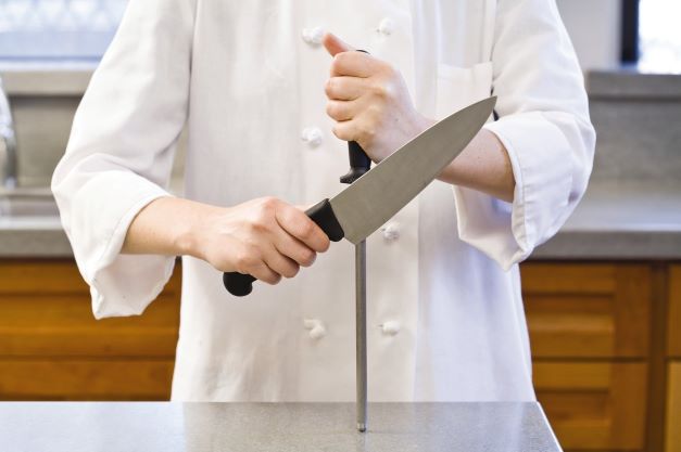 Honing a knife 