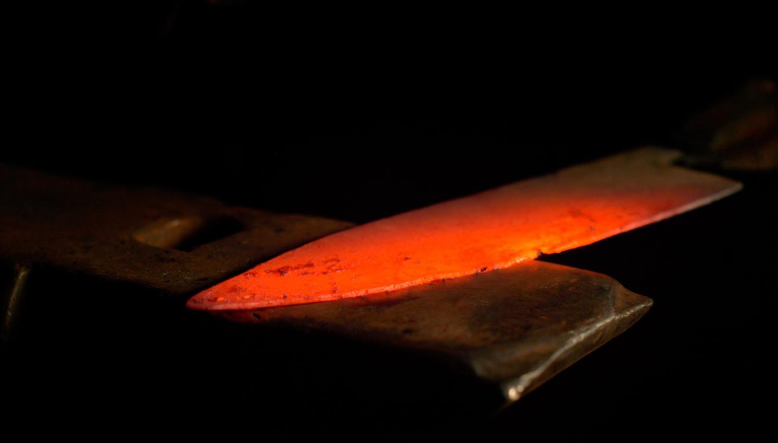 What Does the Rockwell Hardness Scale Mean for Knives? HDMD Knives Blog