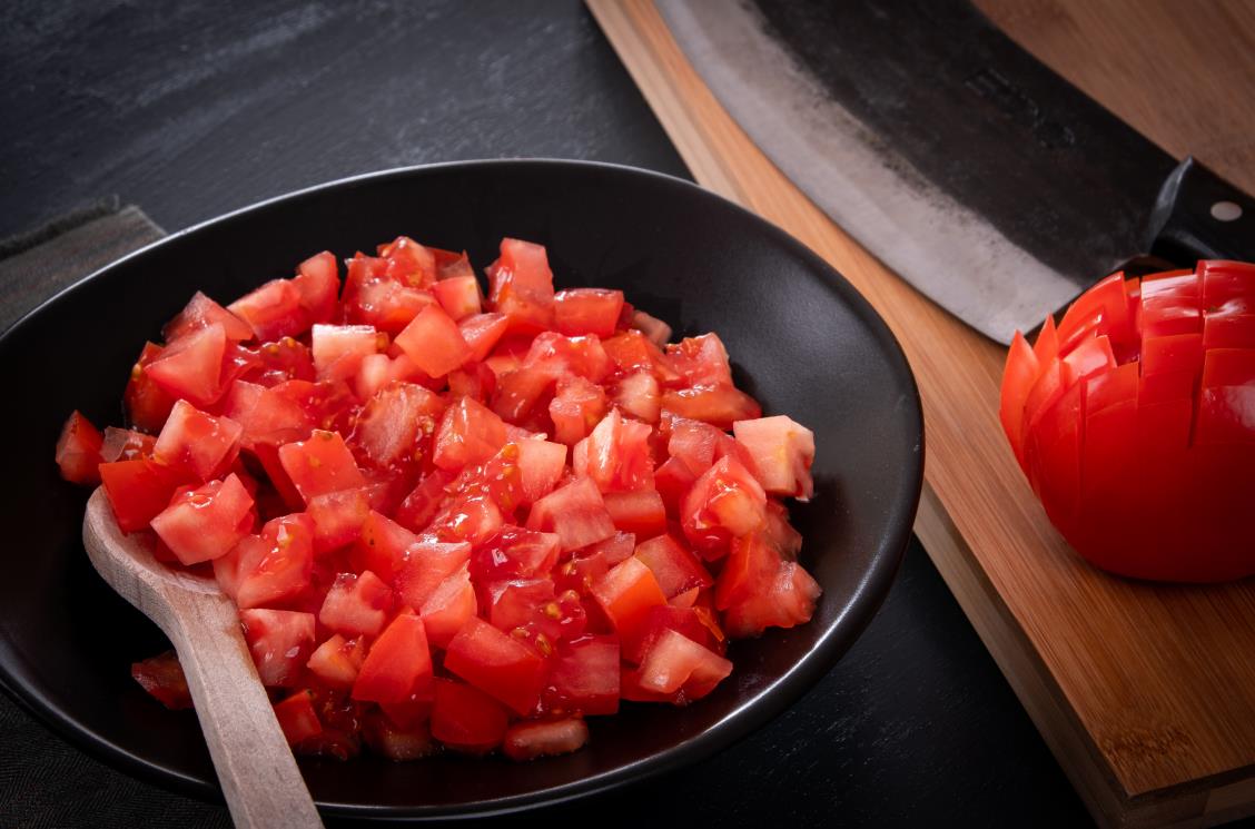 How to Cut a Tomato From Slices to Wedges with video