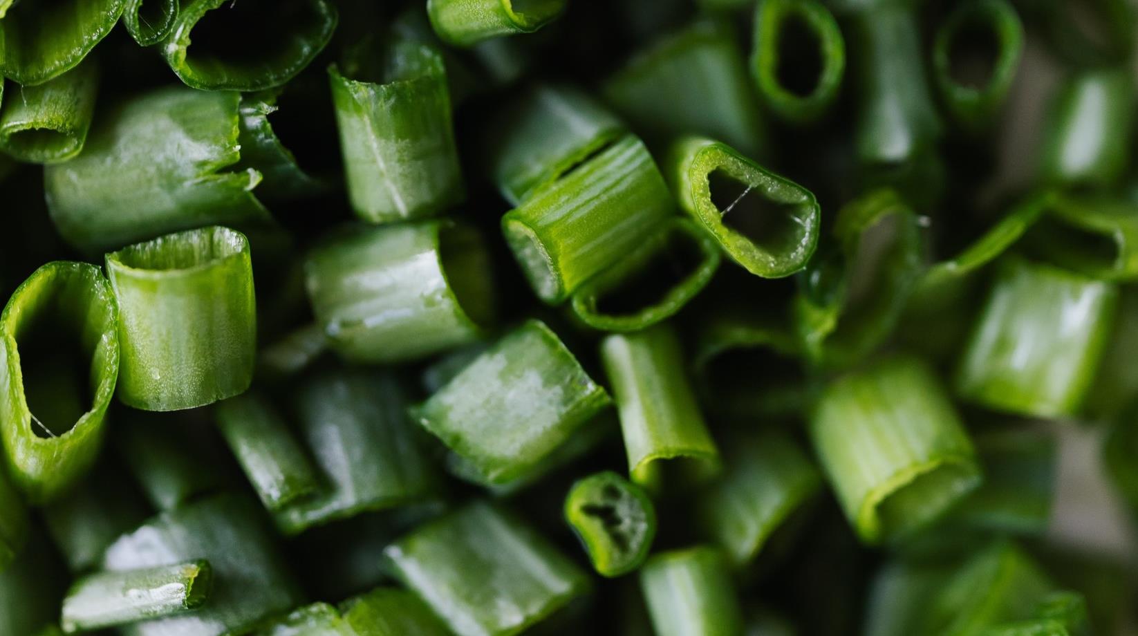 How to Cut Green Onions?