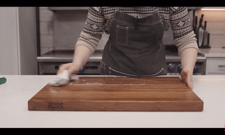 how to wash a wooden cutting board