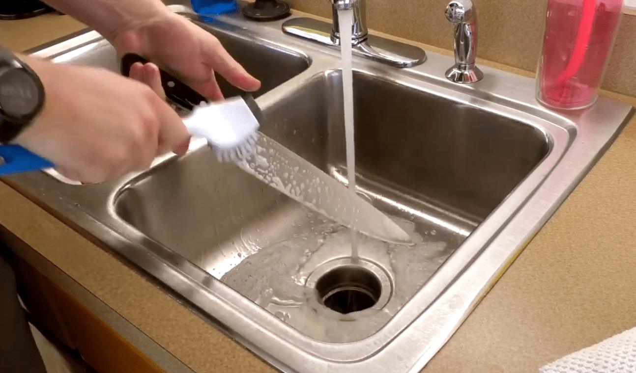 kitchen knife cleaning