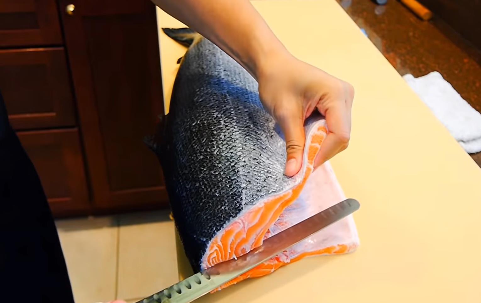 Salmon knife