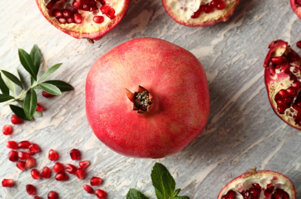 How to Cut a Pomegranate Without the Mess