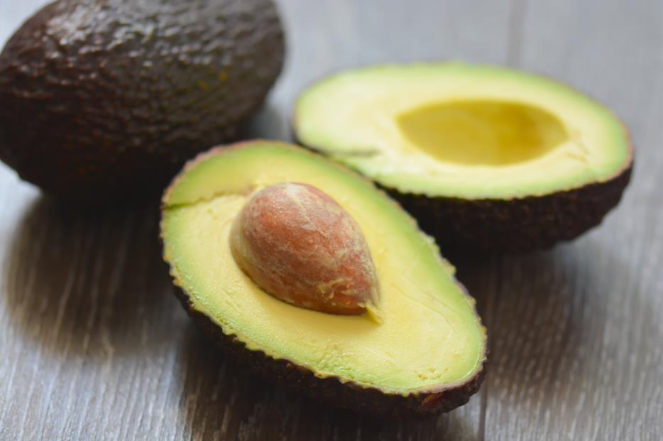 A Step-By-Step Guide to De-Pitting and Slicing an Avocado – Schmidt Bros.