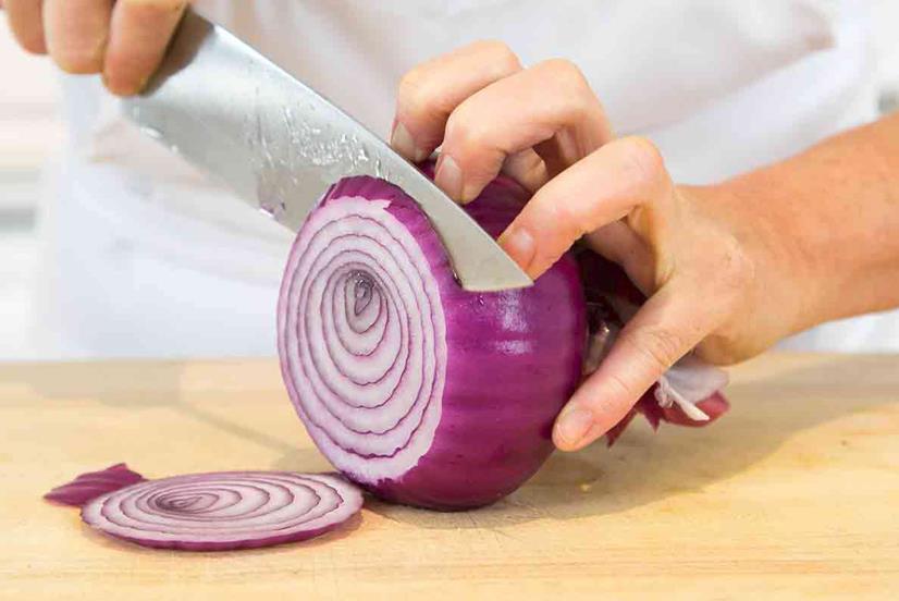 cutting onion rings 