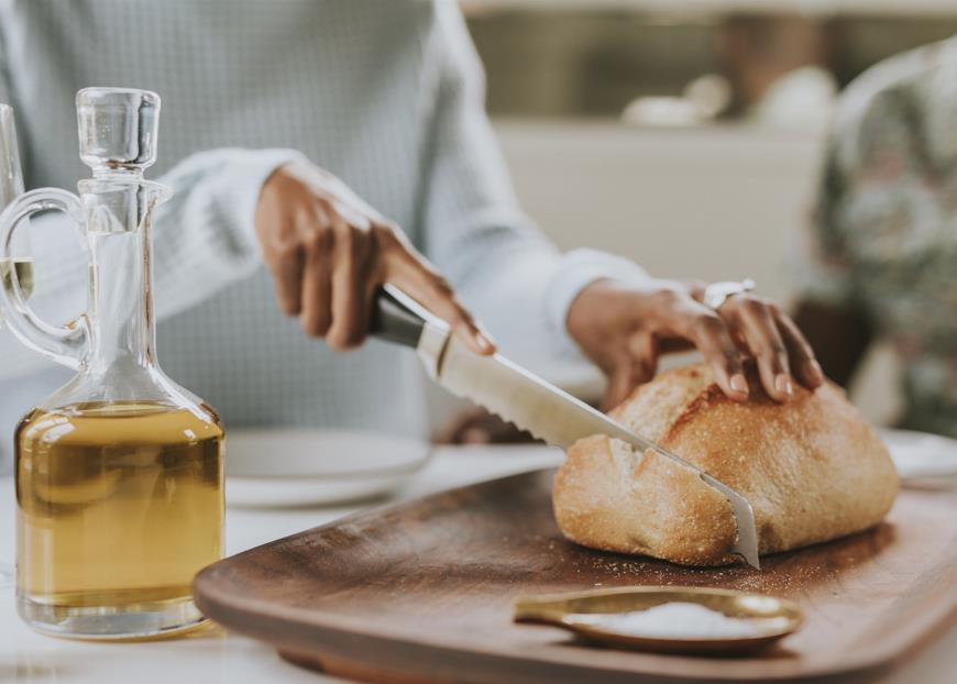 Cutting bread 