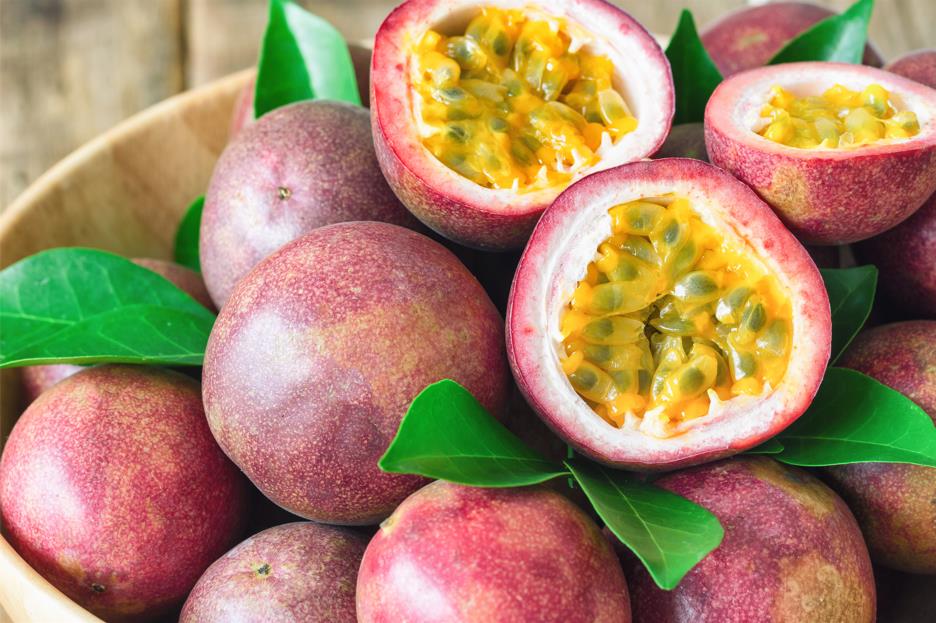 How to cut passion fruit 