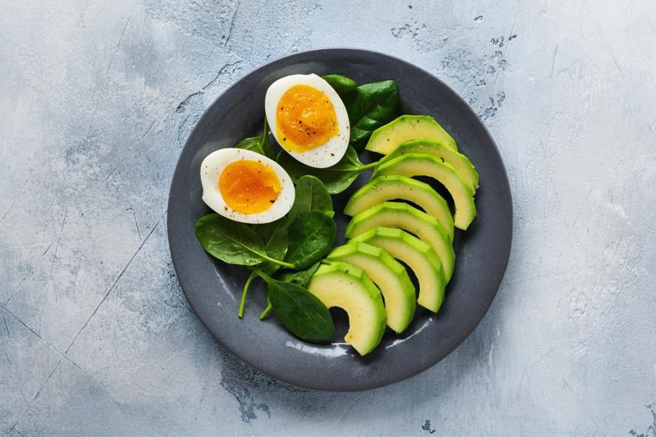 slicing avocado