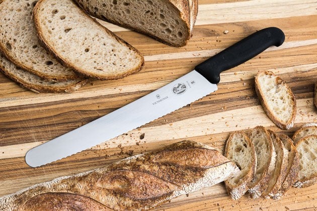 Сонник нож во сне. Нож для хлеба. Туристическая посуда Victorinox Bread 21 cm Serrated Edge Knife. Maple нож хлеб.