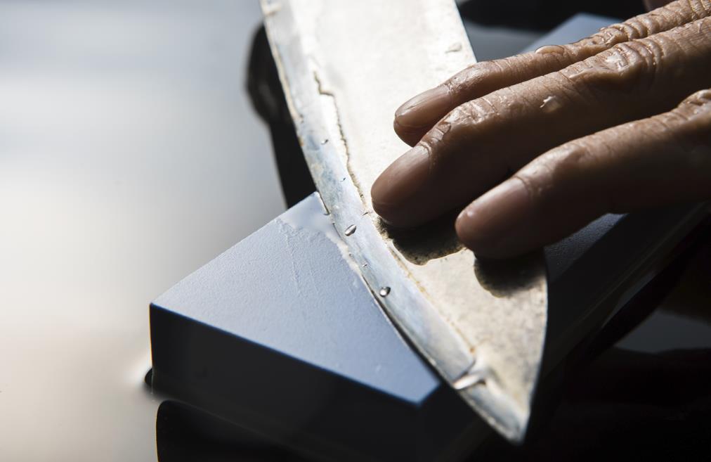 How to tell if your sharpening stone is oil or water