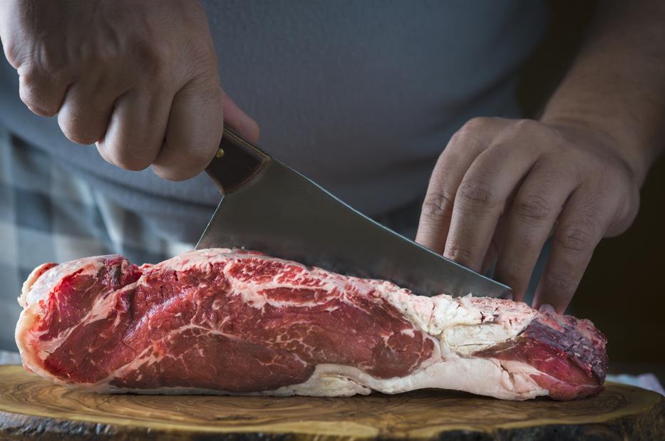 Cleaver sectioning meat 