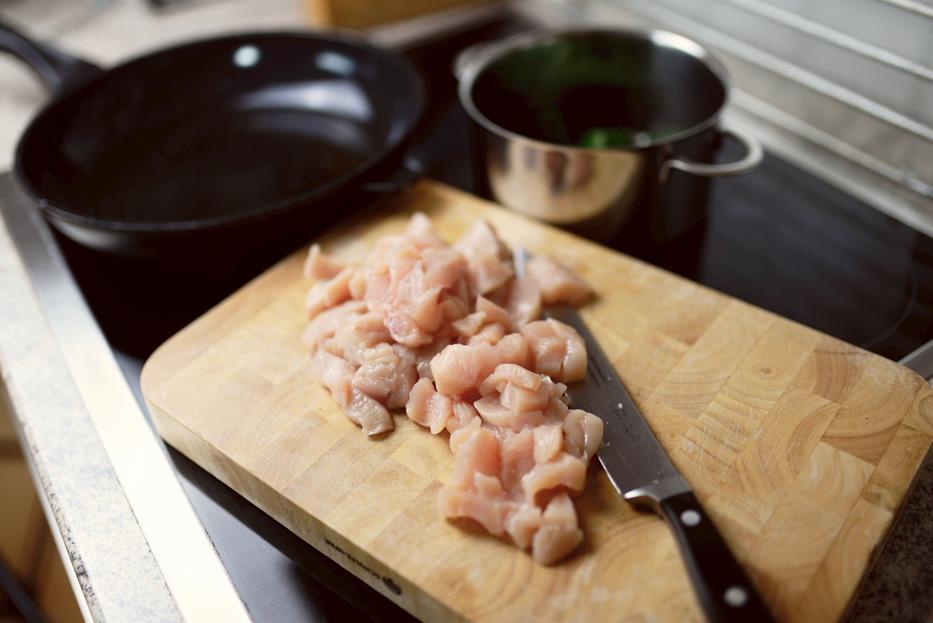 What Knife To Use To Cut Chicken Breast?