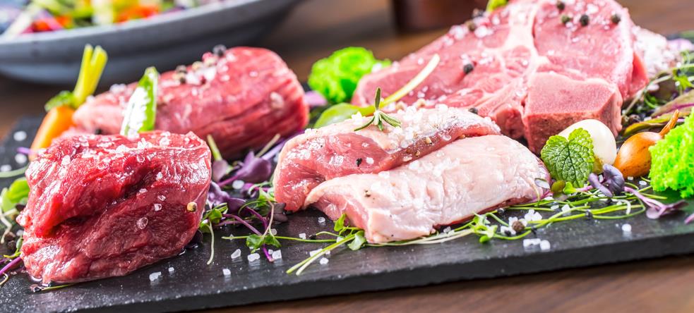 Cutting raw flank steak 