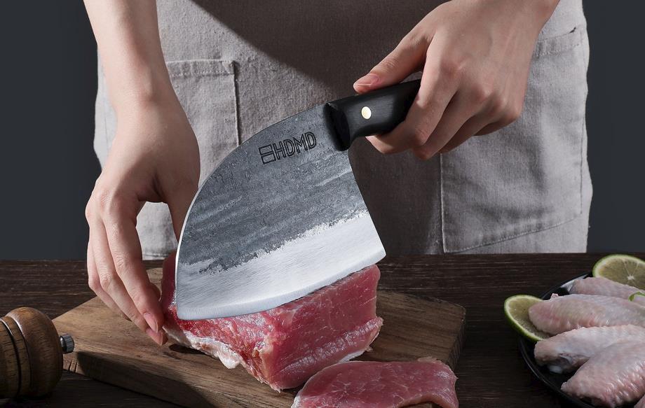 Knives to use when cutting beef