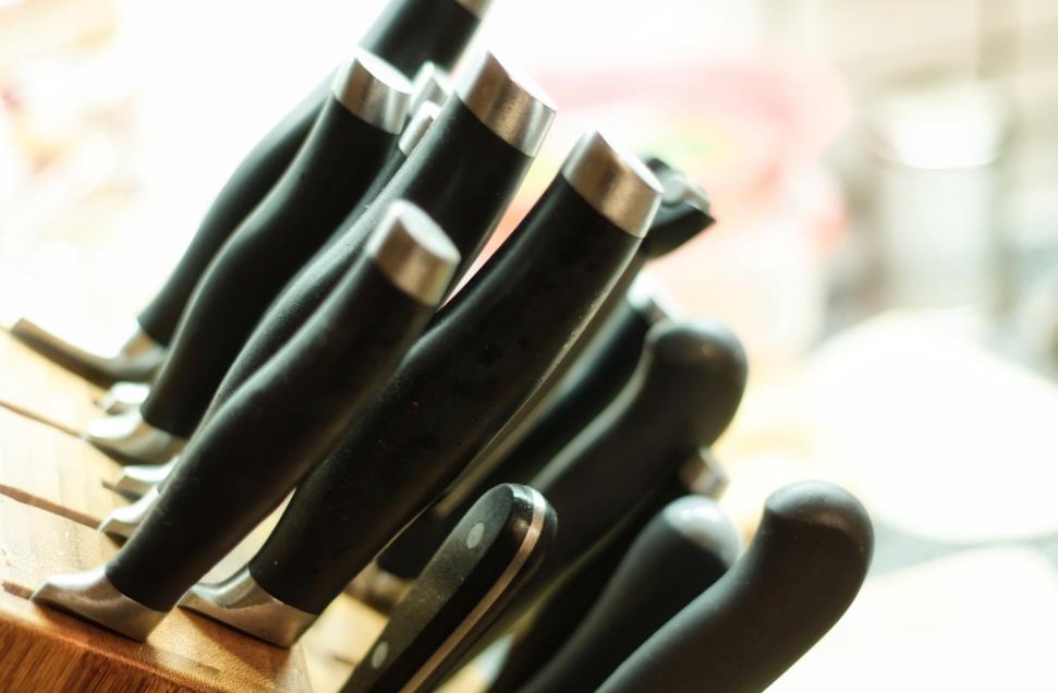 How to safely dry and store your knives