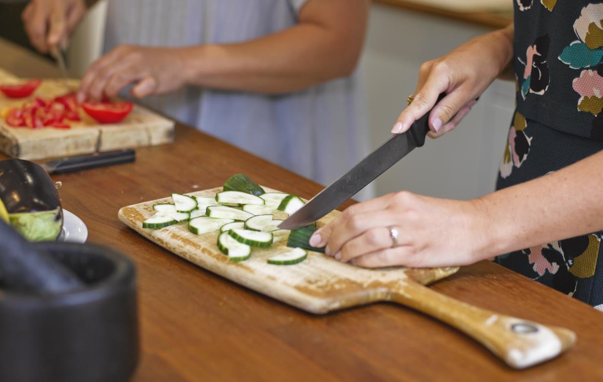 Kitchen knife in action