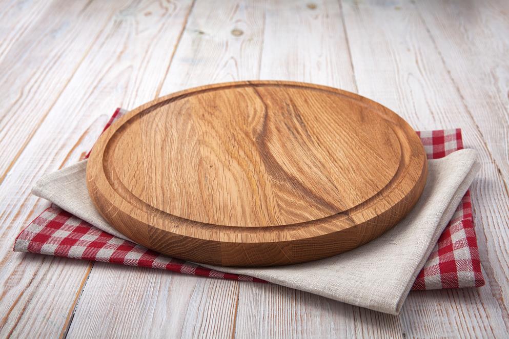 Round wooden cutting board 