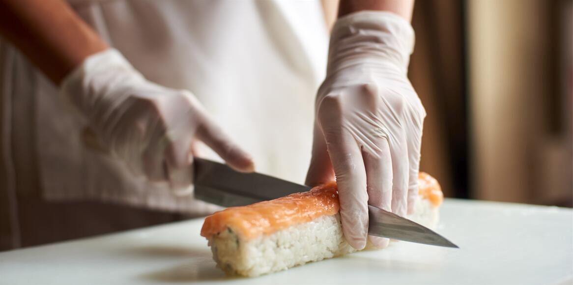 Sujihiki cutting sushi