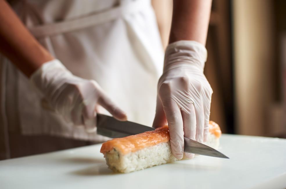 Yanagiba cutting sushi 