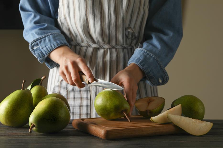 utility knives cutting pears