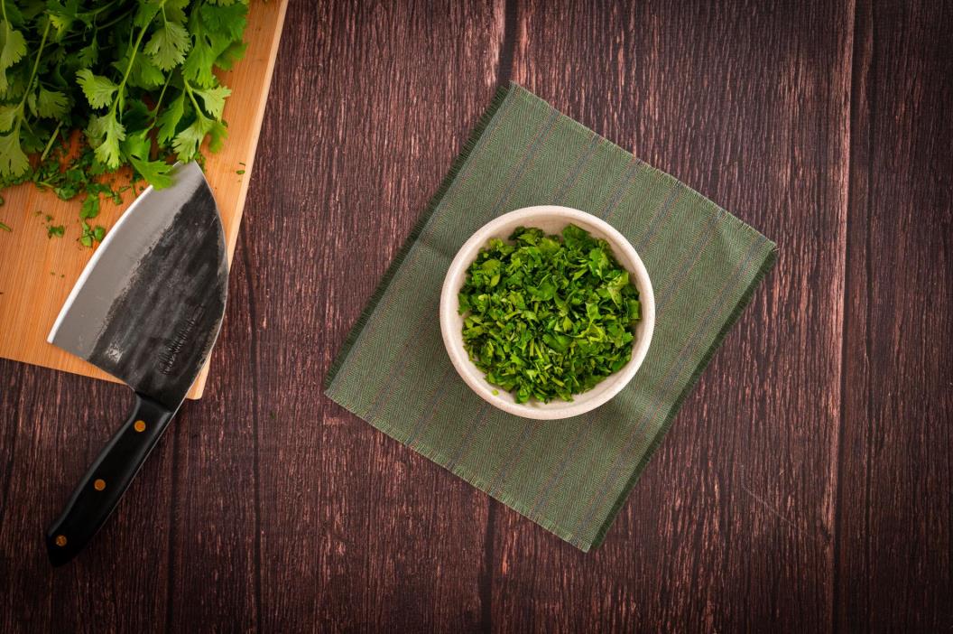 How to Cut Cilantro Chopped and Minced blog thumbnail