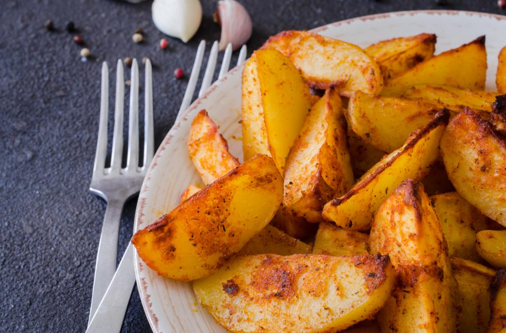 How to cut the potato in wedges