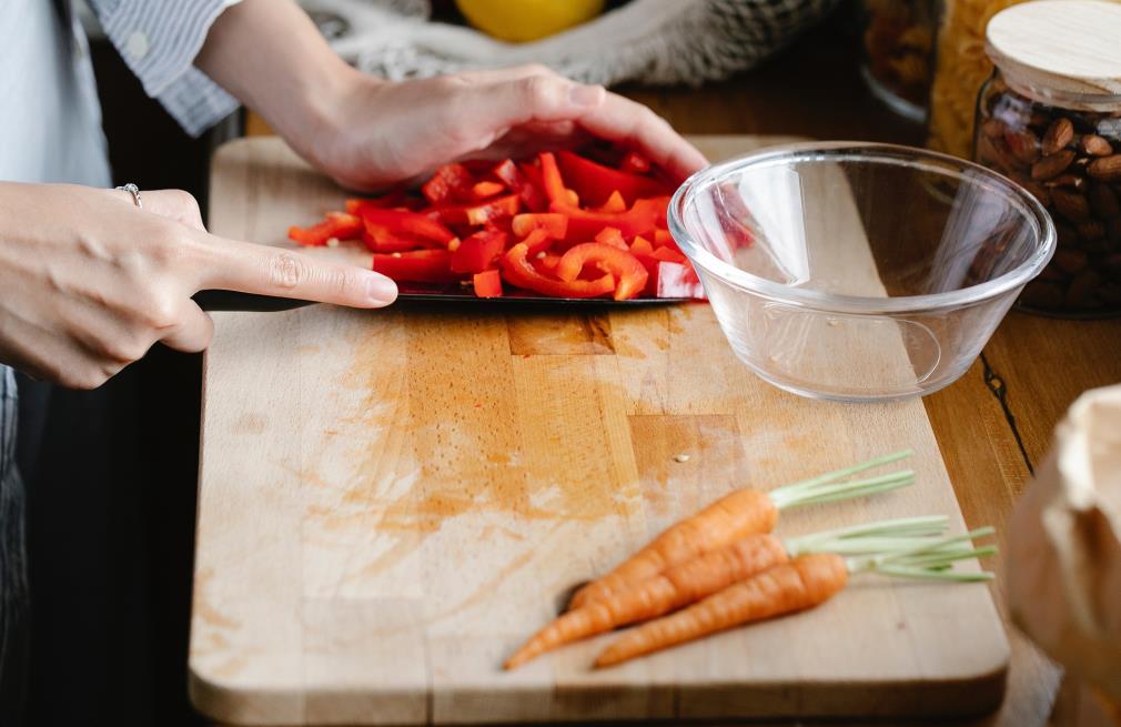 Choose a knife friendly cutting board