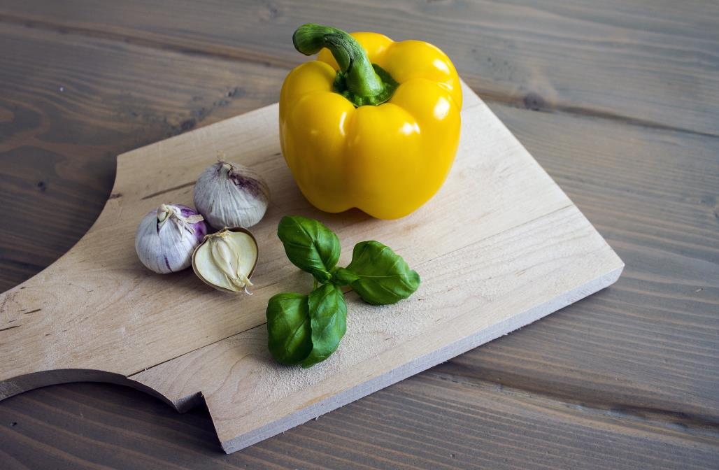 Wood that makes good cutting boards