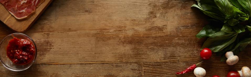 Cedar wood as a cutting board material