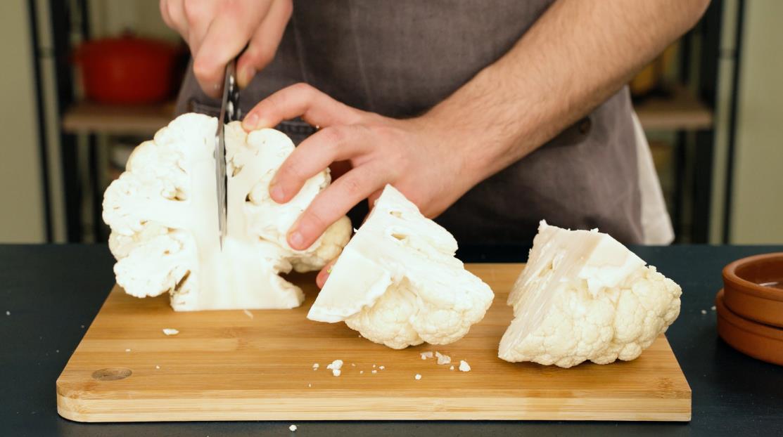 Cut cauliflower into quarters 