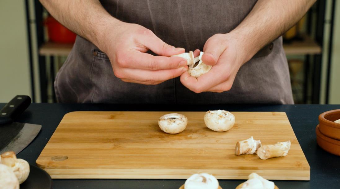 chopping mushrooms step 1