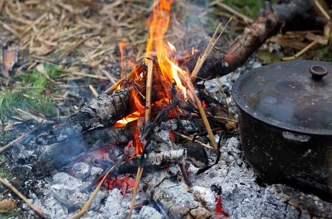 How to build a campfire while camping