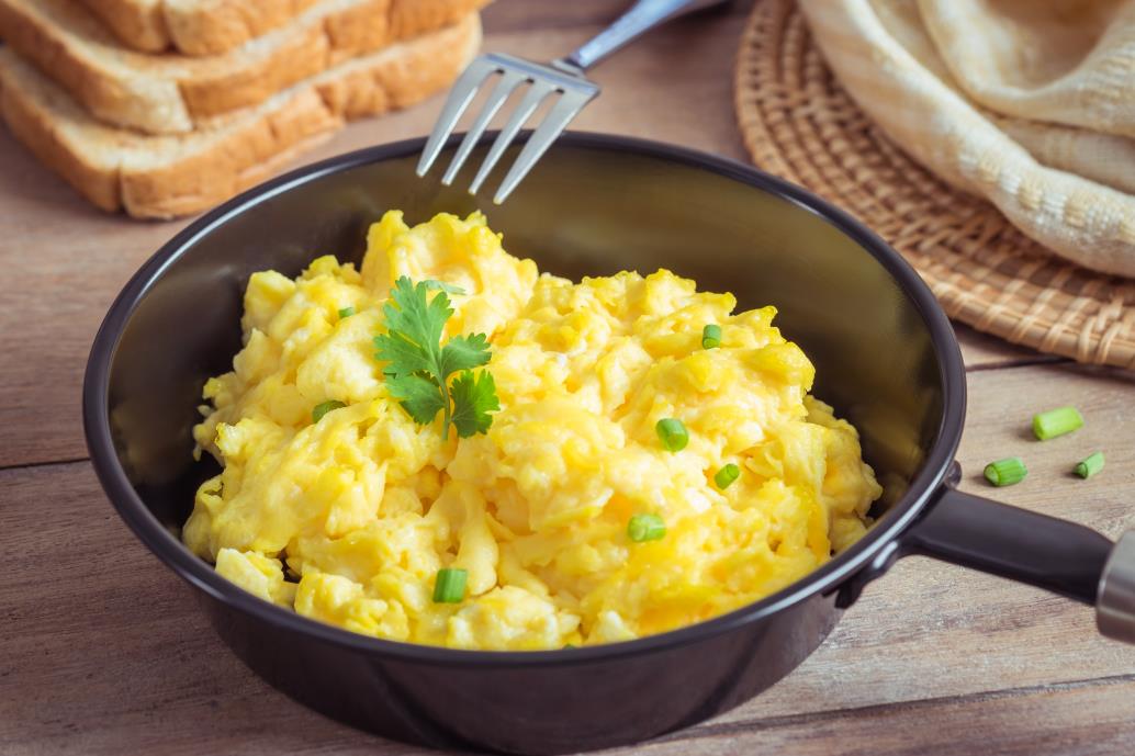 making scrambled eggs for your camping breakfast